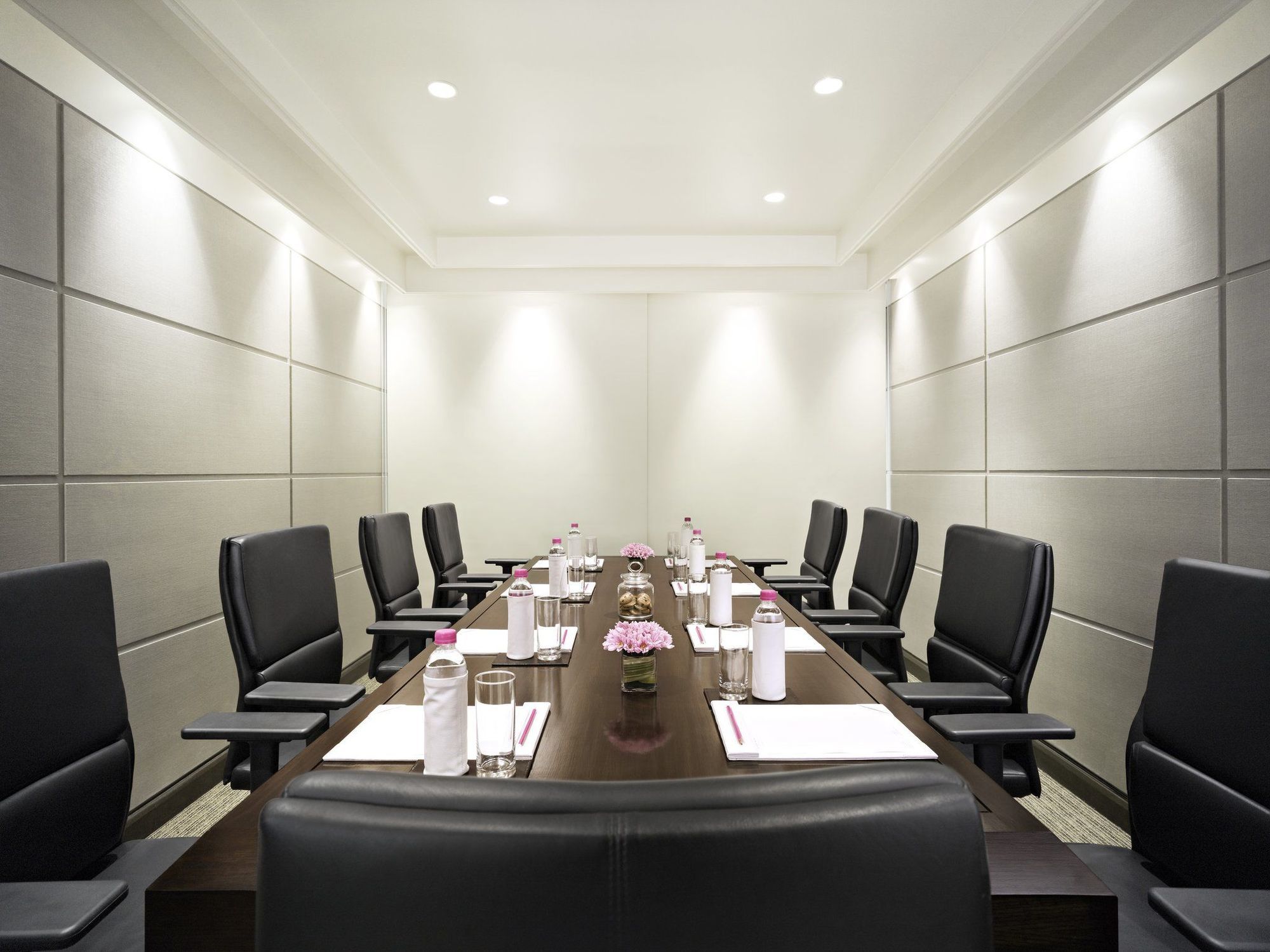 מלון מומביי President - Ihcl Seleqtions מראה חיצוני תמונה A boardroom at a hotel